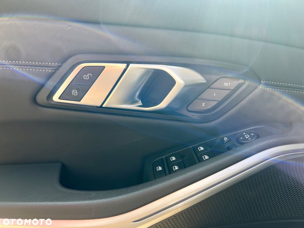 BMW Seria 3 330e PHEV xDrive - 18