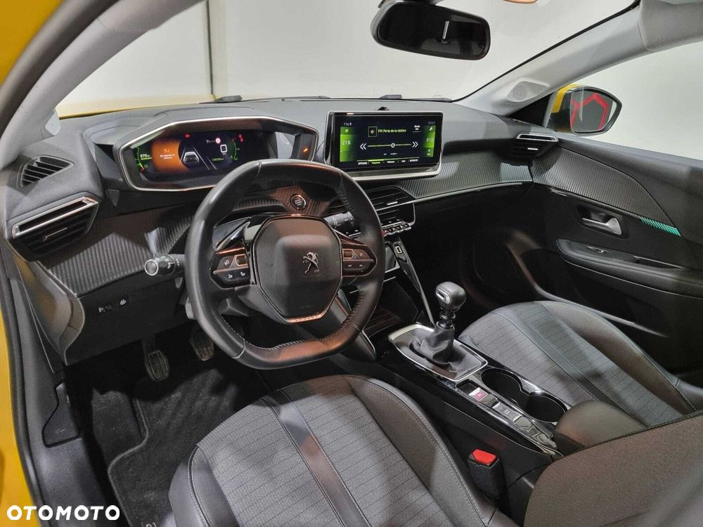 Peugeot 208 - 17
