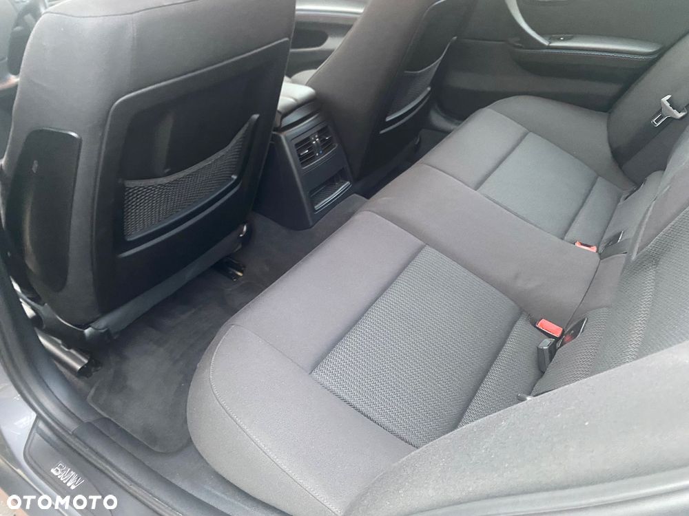 BMW Seria 3 318d Sport Line - 16