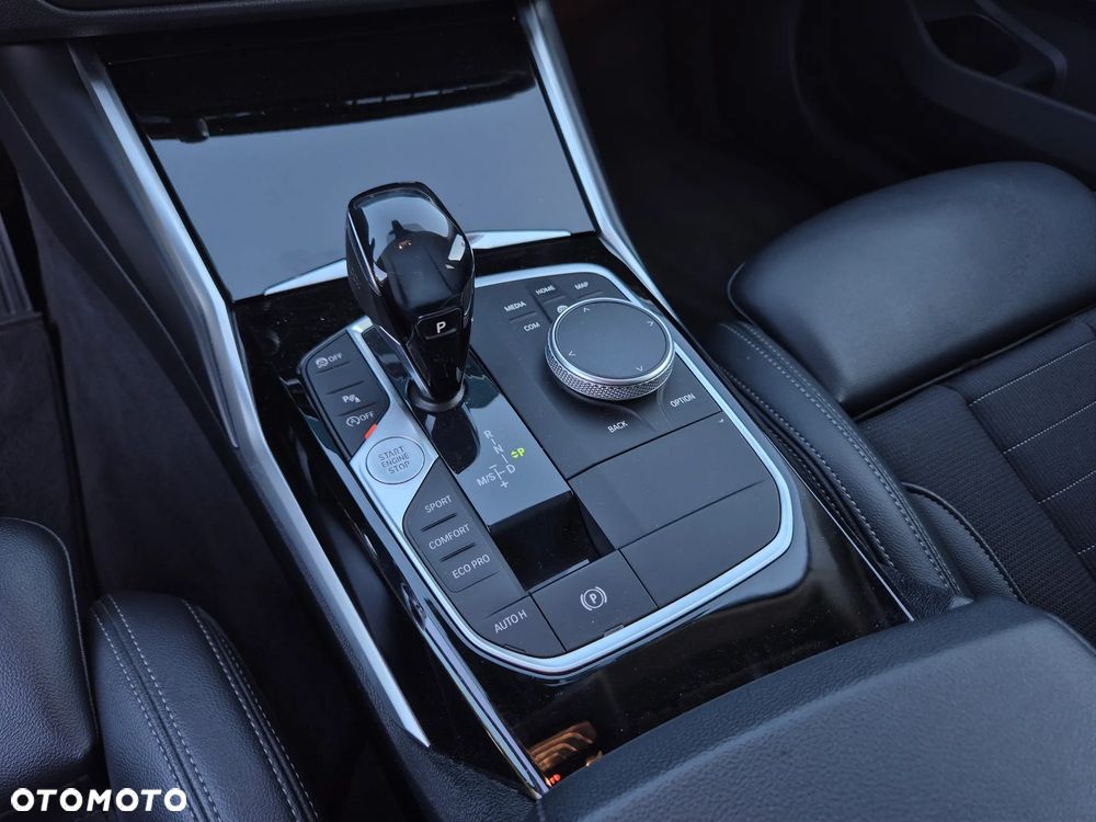 BMW Seria 3 330i Sport Line - 29