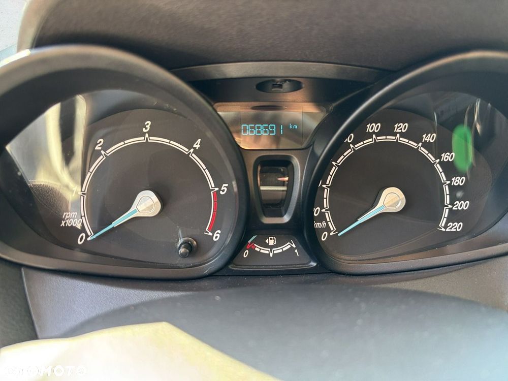 Ford Tourneo Courier - 17