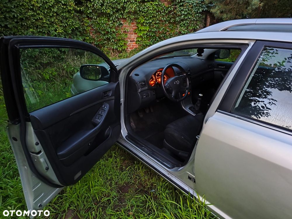 Toyota Avensis - 6