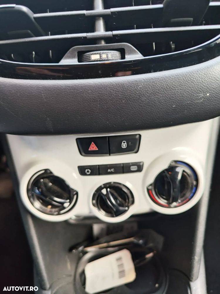 Peugeot 208 - 4