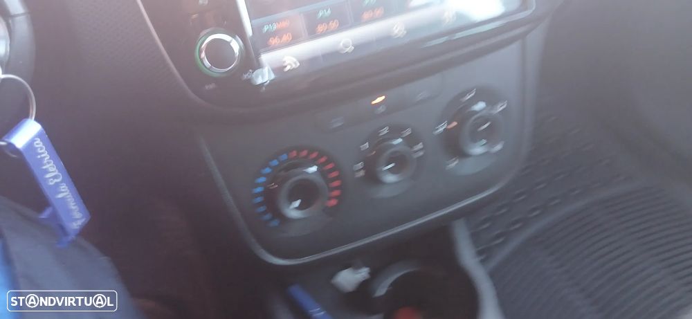 Fiat Punto 1.3 M-Jet Easy S&S - 6