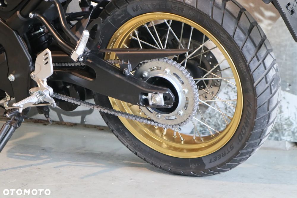 Yamaha XSR - 11