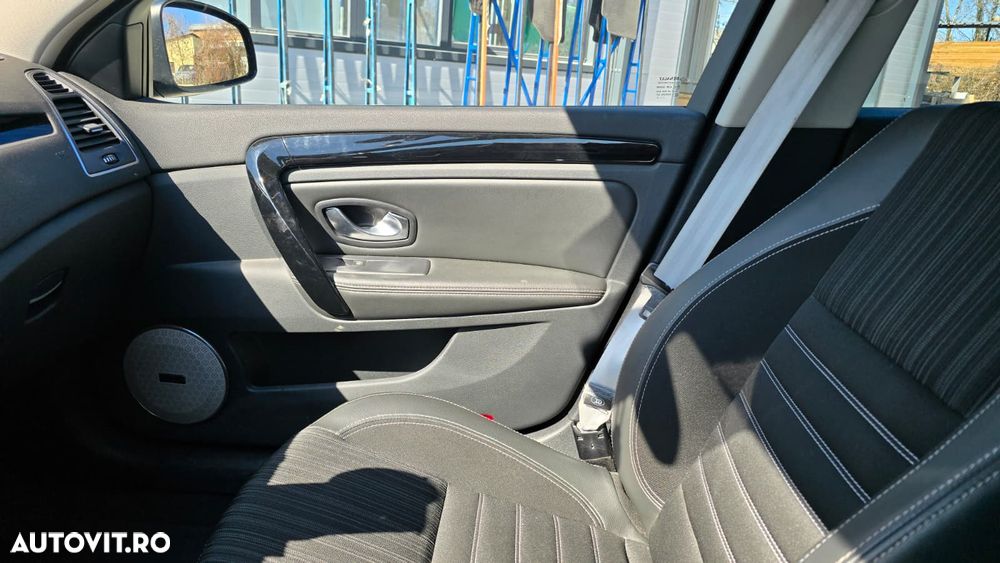 Renault Laguna dCi 110 FAP Bose Edition - 17