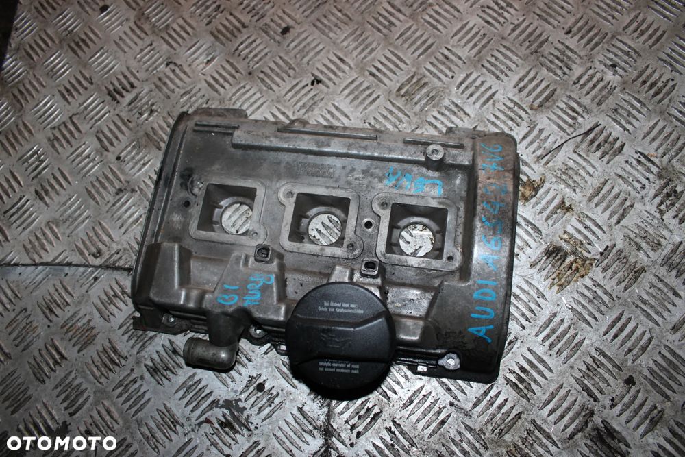 Pokrywa zaworów 078103472T Audi A4 S4 B5 8D cena sztuka
