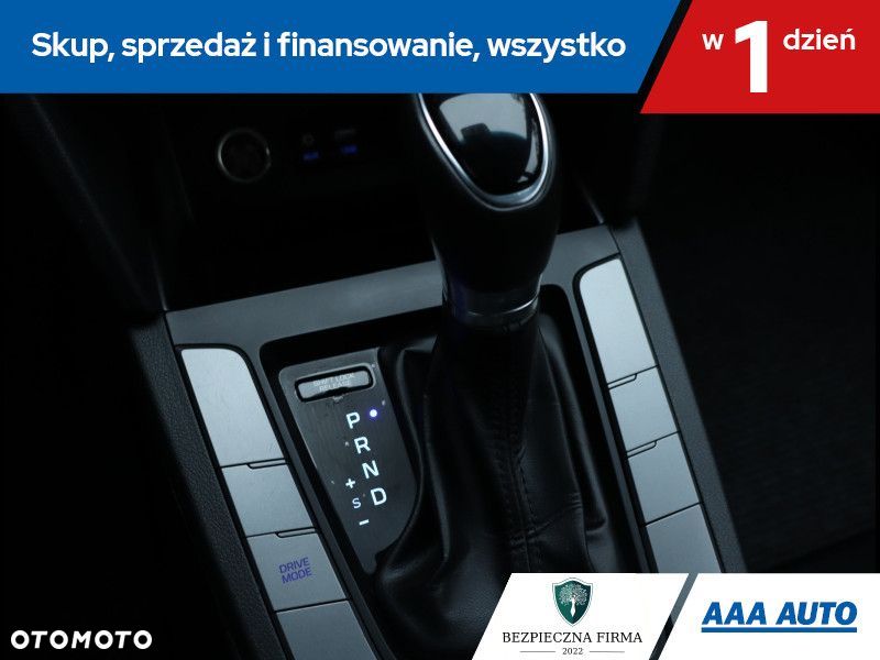 Hyundai Elantra - 17