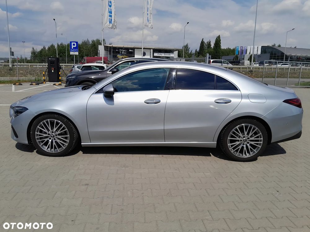 Mercedes-Benz CLA 180 Progressive 7G-DCT - 3