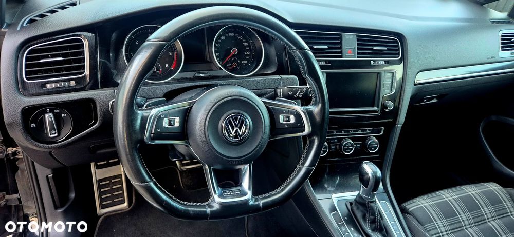 Volkswagen Golf - 30