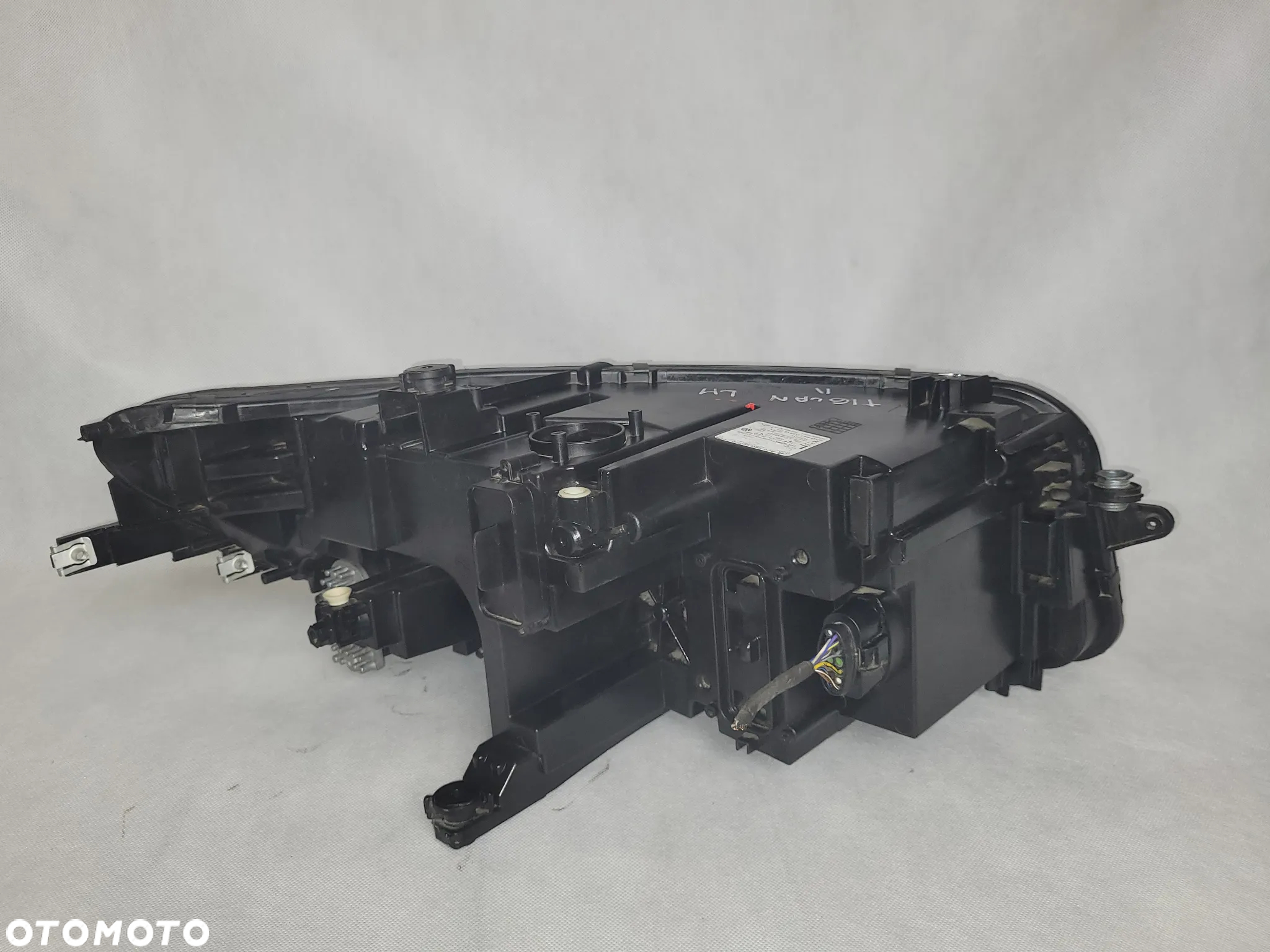 VW TIGUAN II -LAMPA PRZEDNIA PRZÓD FULL LED - 6