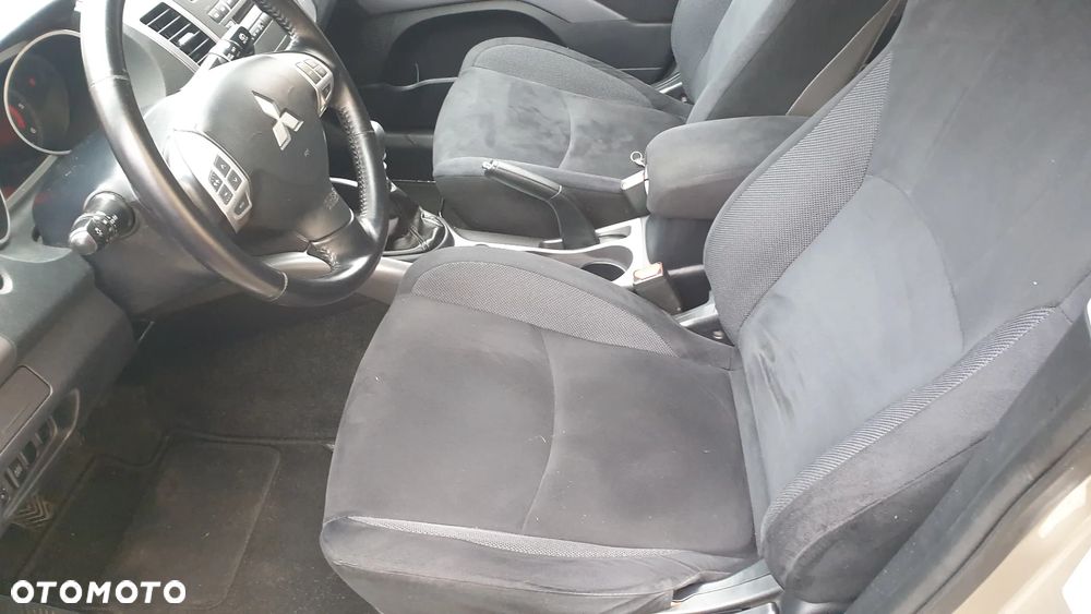 Mitsubishi Outlander 2.0 DI-D 4WD Invite - 20