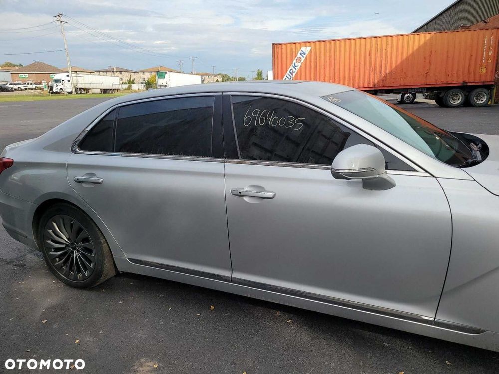 Genesis G90 - 6