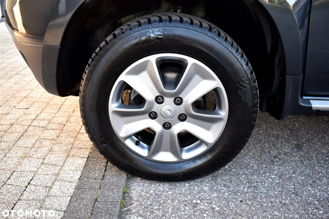 Dacia Duster 1.6 SCe Laureate S&S - 9