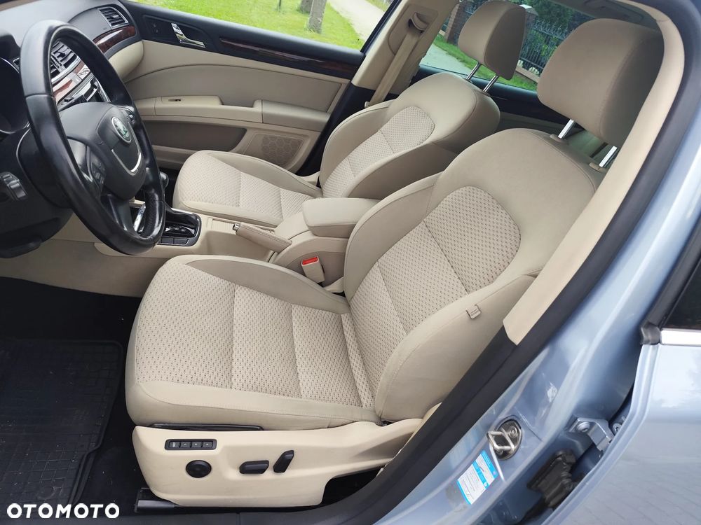 Skoda Superb 2.0 TDI Elegance DSG - 25