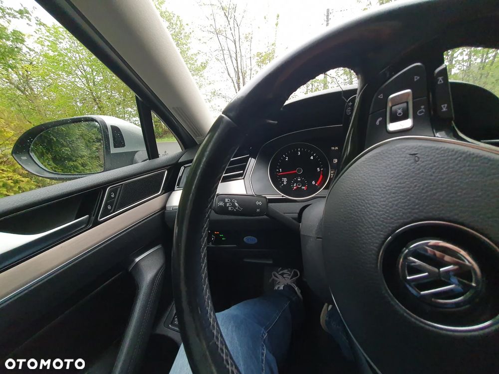 Volkswagen Passat 2.0 TDI SCR DSG Highline - 15