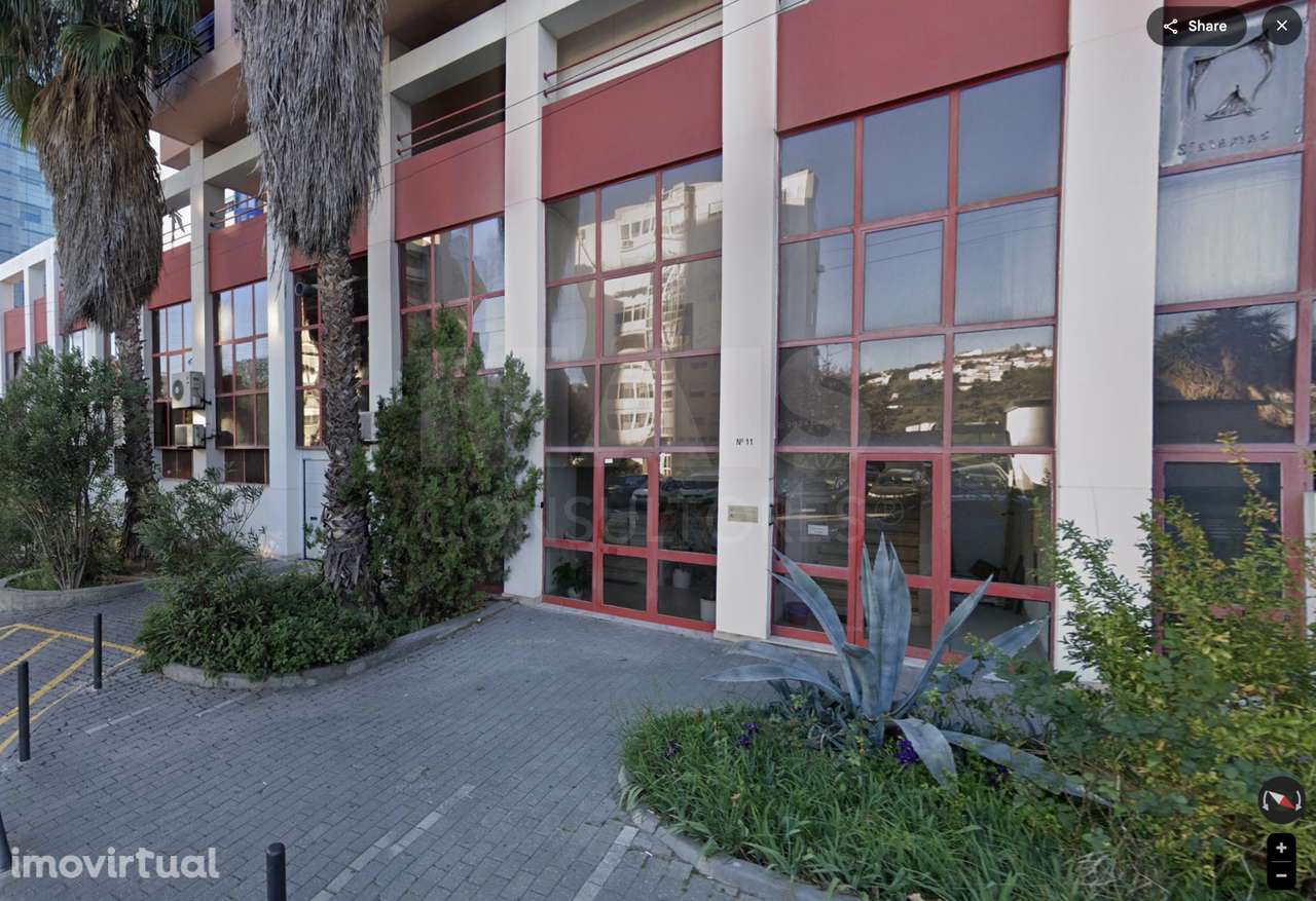 Loja Santo António dos Cavaleiros com 349,90m2 útil e 4 lugares de ... - Grande imagem: 5/23