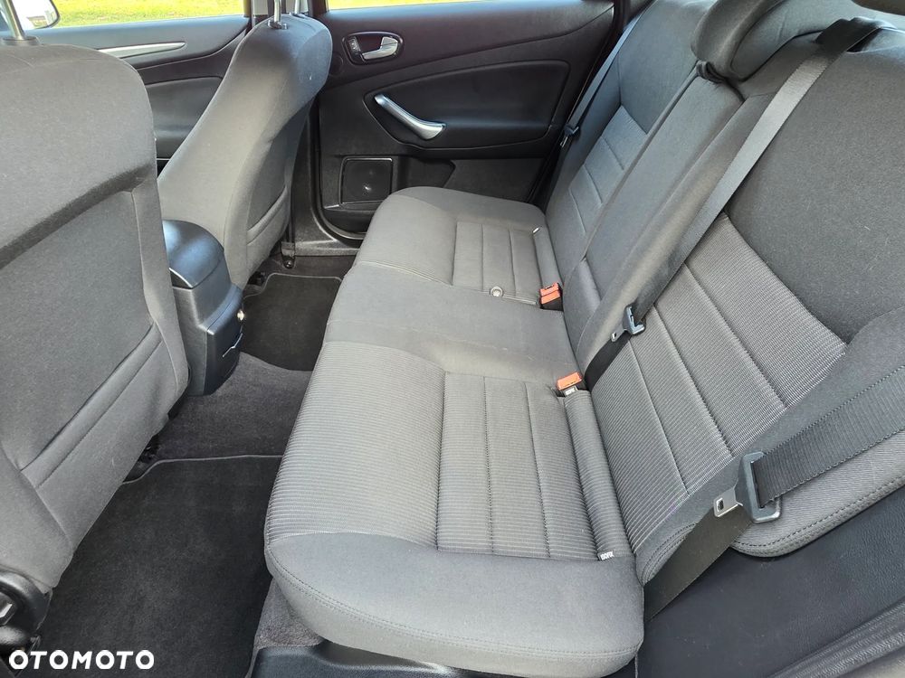 Ford Mondeo 2.3 Ghia - 21