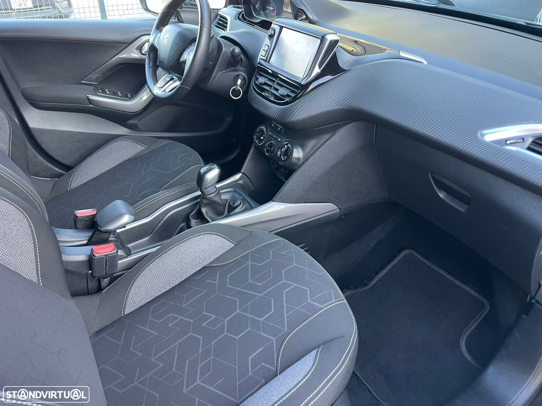 Peugeot 2008 1.2 PureTech Style - 8