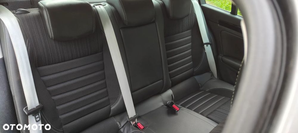 Renault Laguna dCi 150 FAP Start-Stop Bose Edition - 29