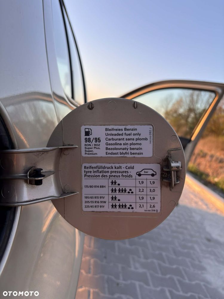 Volkswagen Golf 1.6 Q - 10