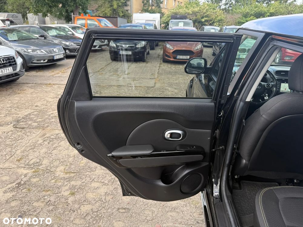 Kia Soul 1.6 CRDI Dream Team Edition - 18