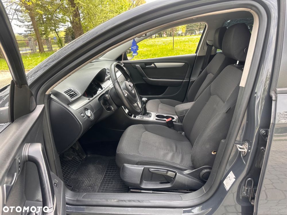 Volkswagen Passat 2.0 Blue TDI SCR Comfortline - 9