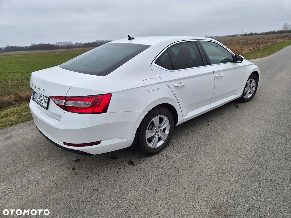 Skoda Superb 1.6 TDI Ambition DSG - 4