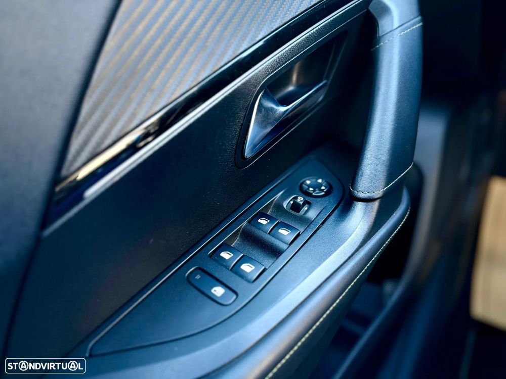 Peugeot 2008 1.2 PureTech GT - 17