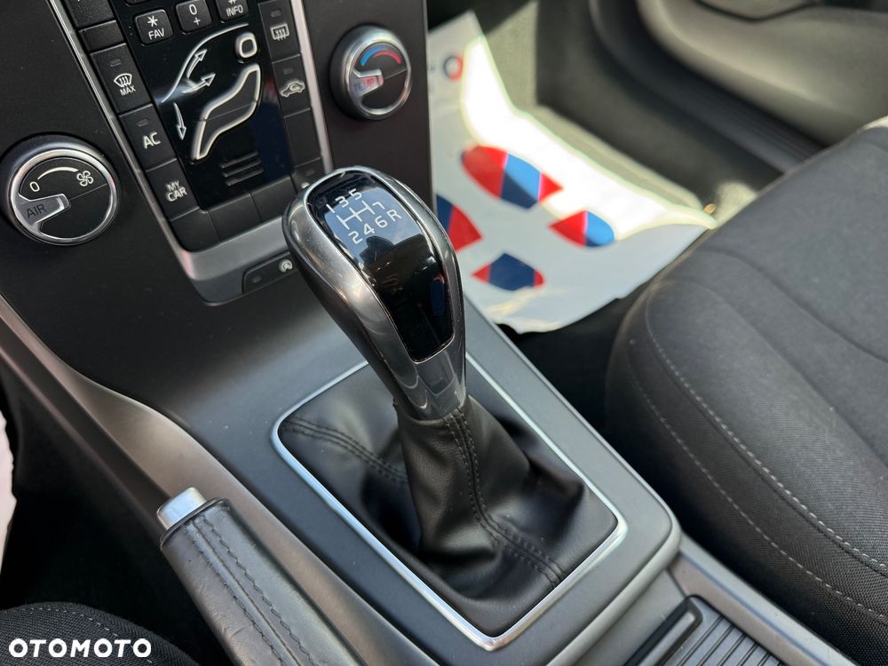 Volvo V40 D2 Kinetic - 25