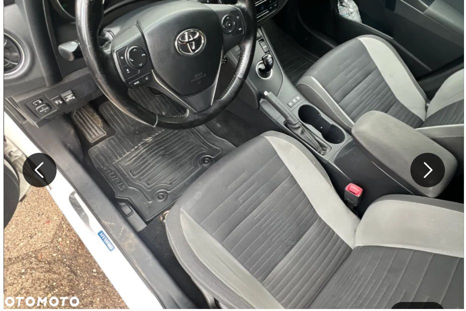 Toyota Auris Hybrid 135 Active - 12