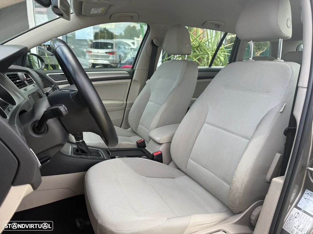 VW Golf Variant 1.6 TDi Confortline DSG - 14