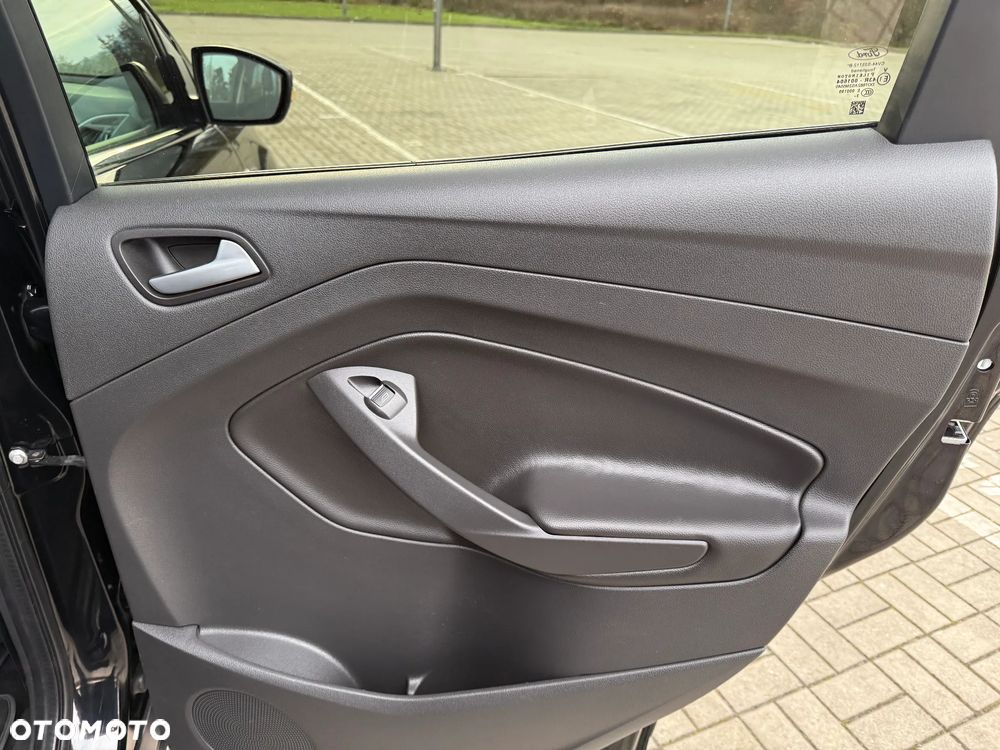 Ford Kuga 1.6 EcoBoost 2x4 Titanium - 32