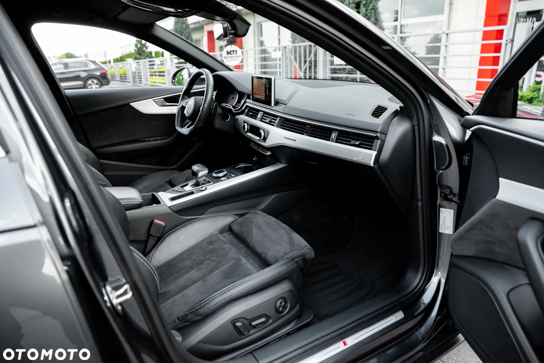 Audi A4 Avant 40 TDI quattro S tronic S line - 27