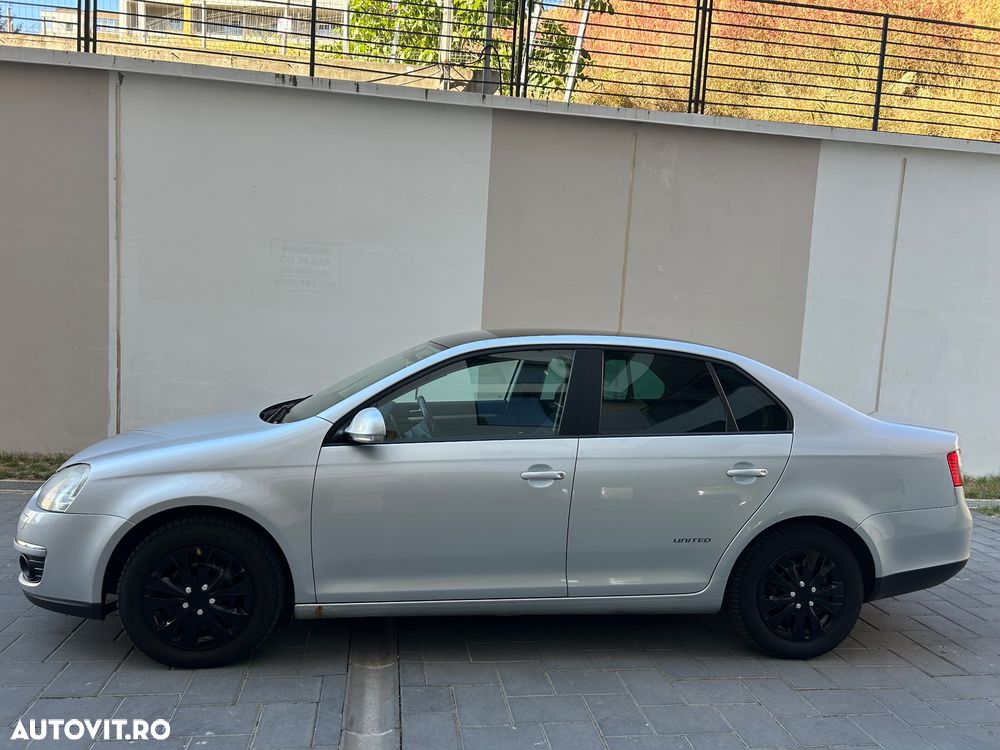 Volkswagen Jetta 1.6 Trendline - 1