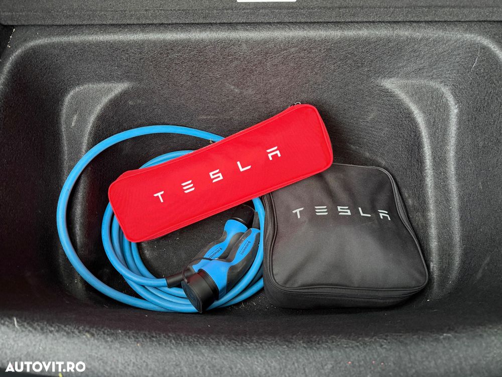 Tesla Model Y - 13