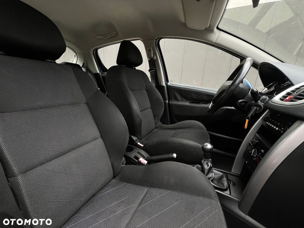 Peugeot 207 - 33