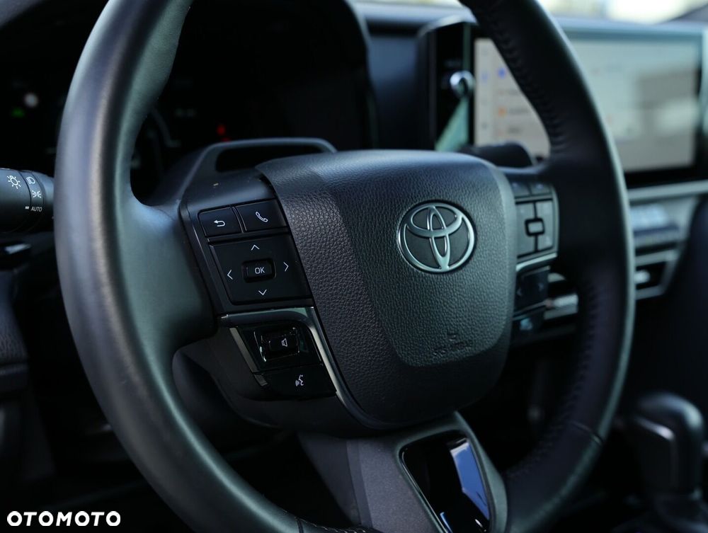 Toyota Camry - 17