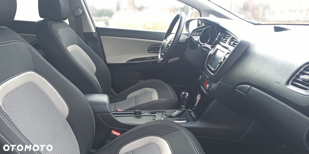 Kia Ceed 1.6 CRDi 136 DCT ISG Platinum Edition - 19