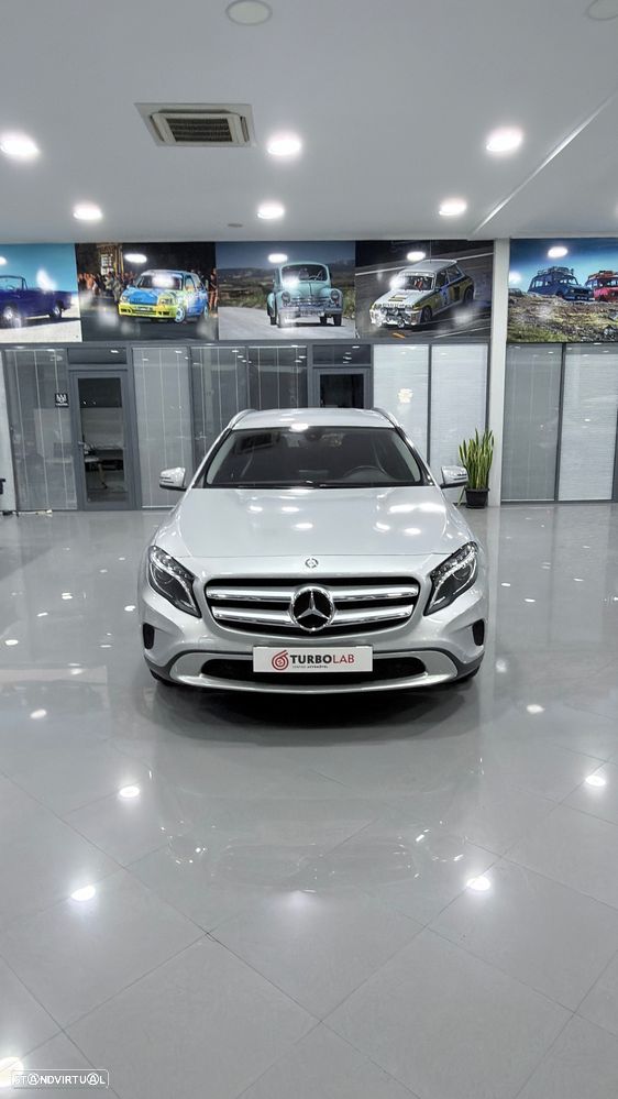 Mercedes-Benz GLA 200 AMG Line - 2
