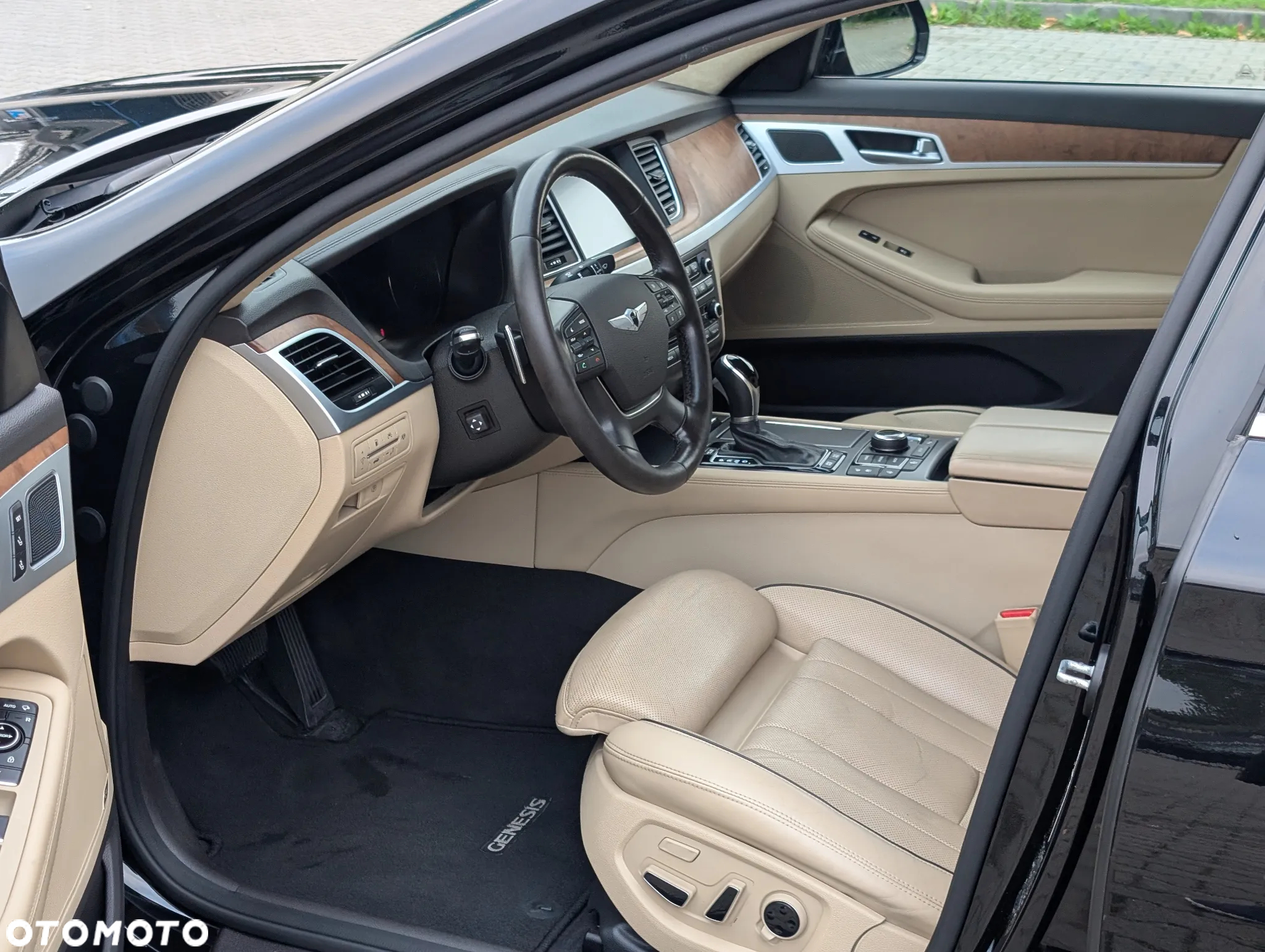 Hyundai Genesis 3.8 V6 GDI - 33