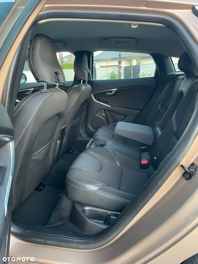 Volvo V40 D2 Summum - 17