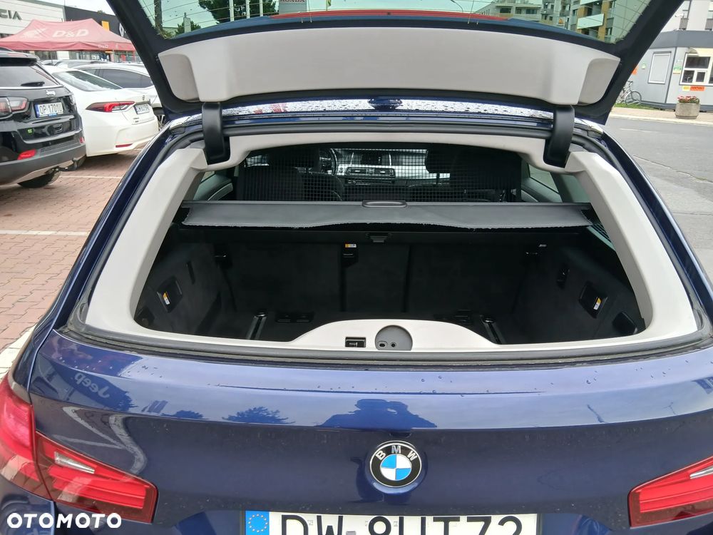 BMW Seria 5 528i xDrive - 15