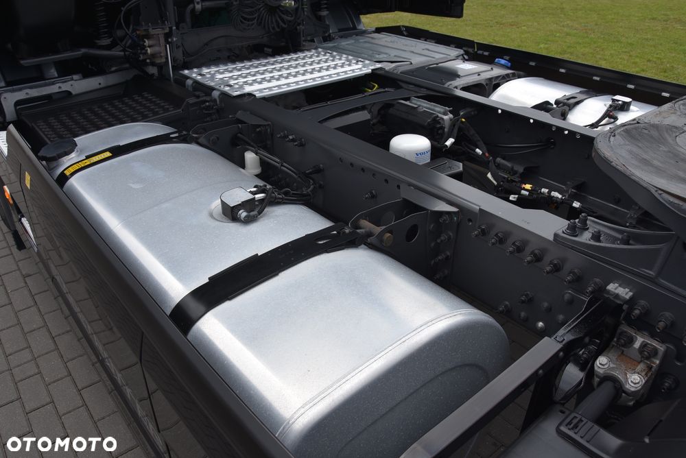 Volvo FH5 540 EURO6 / GLOBETROTTER XL / FULL-LED / KLIMA POSTOJOWA / NAWIGACJA / KAMERY / ALU FELGI / SKÓRY / CAŁY NA PODUSZKACH / TV / FULL OPCJA / STAN IDEALNY ! ! ! - 18
