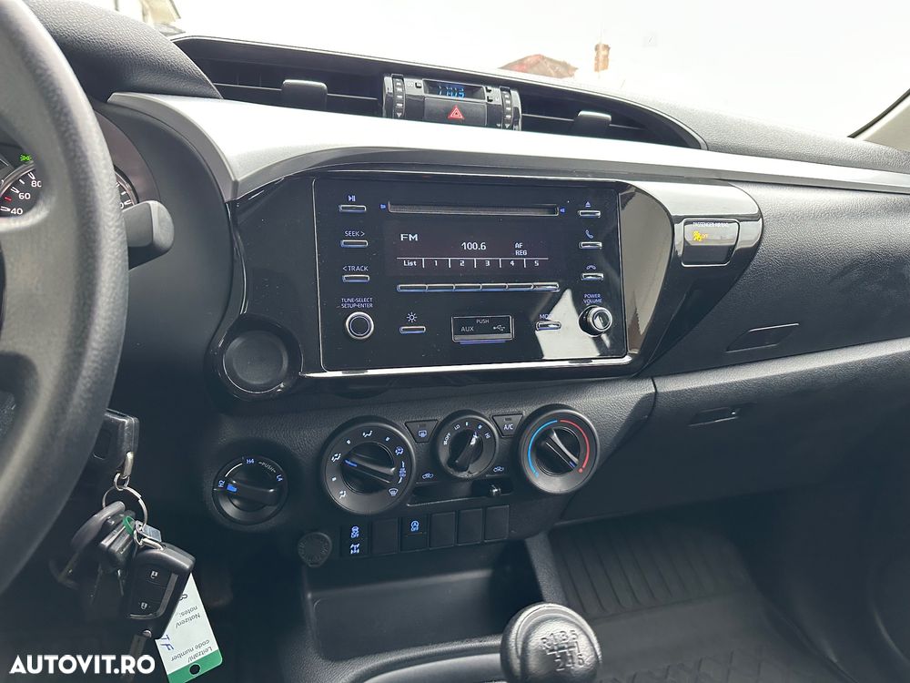 Toyota Hilux 4x4 Double Cab M/T Comfort - 9