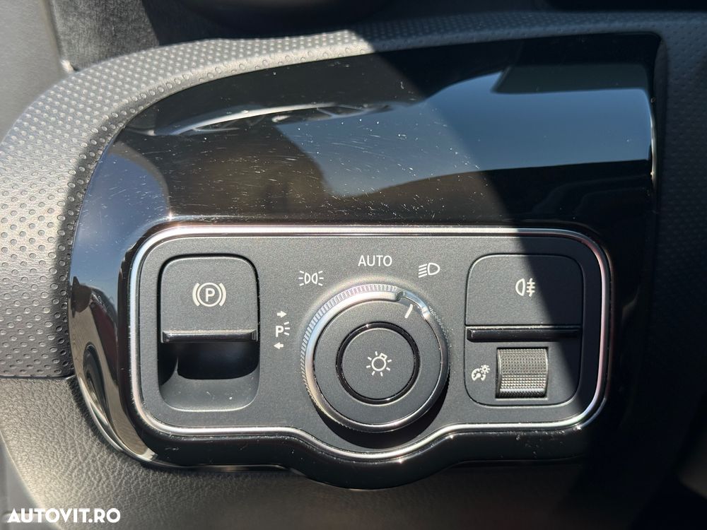 Mercedes-Benz A 250 e 8G-DCT AMG Line - 26