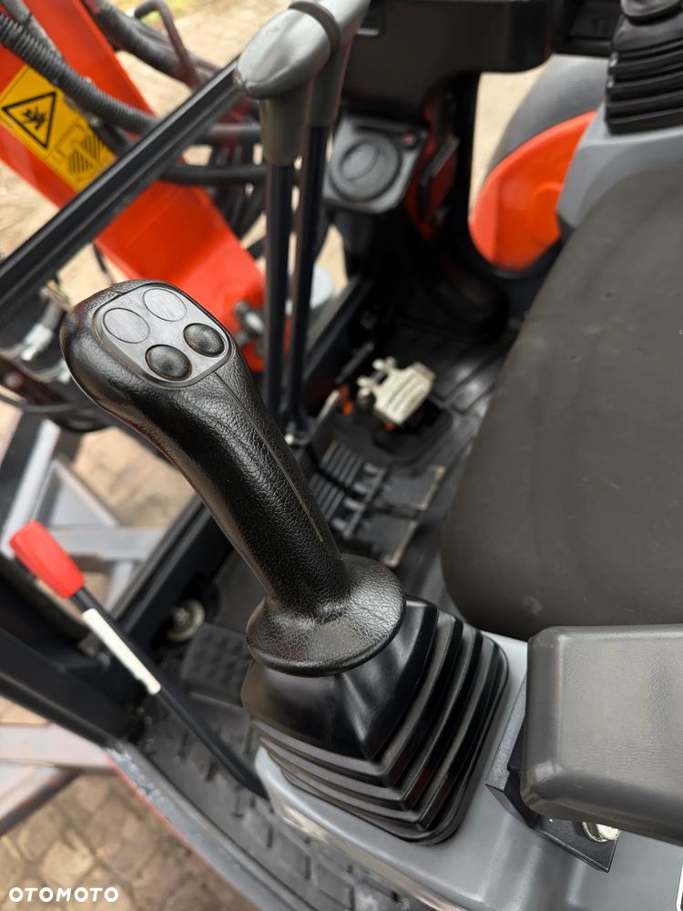 Kubota U35. koparka 3,7 tony. 2016 rok. 2000 mtg! Łyżka skarpowa Hydraulicznie uchylna. 3sekcje Hydrauliczne. zamki na tłokach. Jak nówka sztuka. Zadbana zero zużycia. Z gospodarstwa Norweskiego. Zmiana łyżek Hydrauliczna. LENHOFF. Zero luzów wycieków. Szybka wolna jazda. Gąski perfekt stan. OKAZJA TANIO - 17