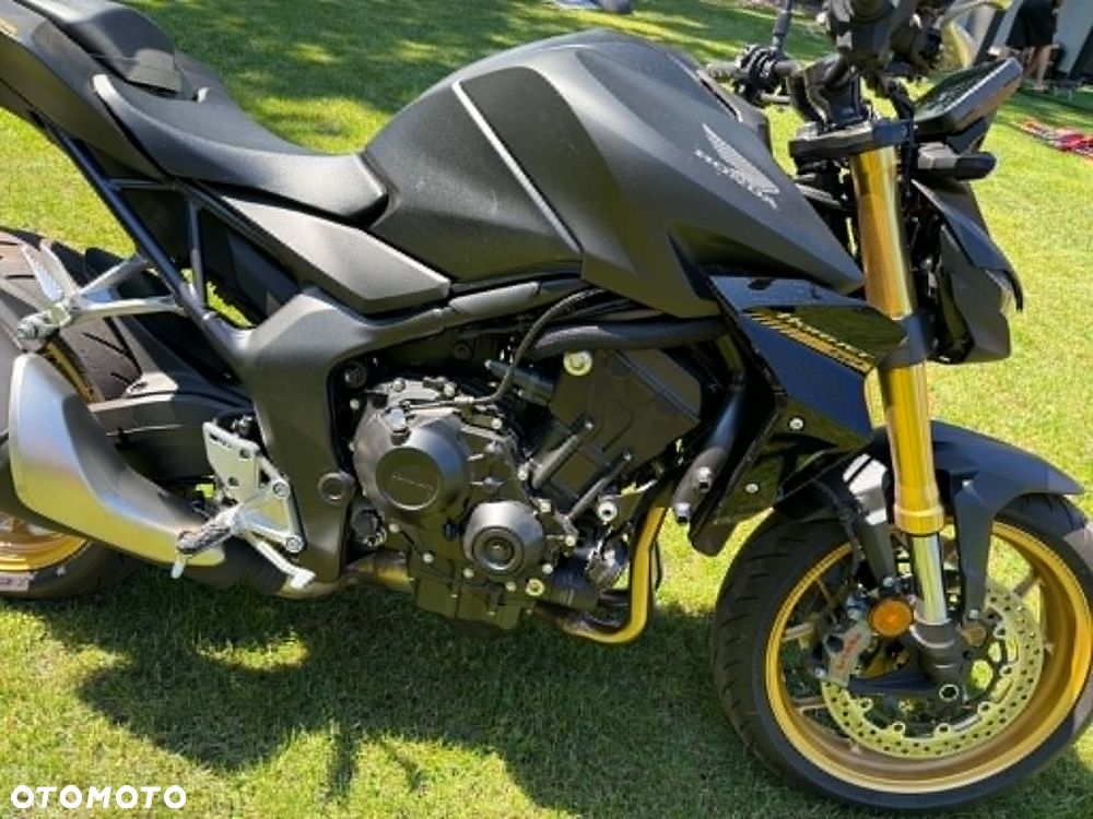Honda CB - 1