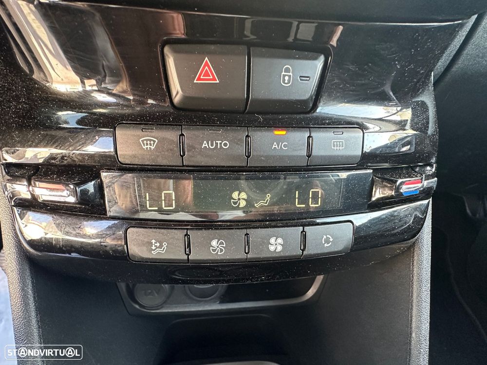 Peugeot 2008 1.2 PureTech Style EAT6 — fotografia 19