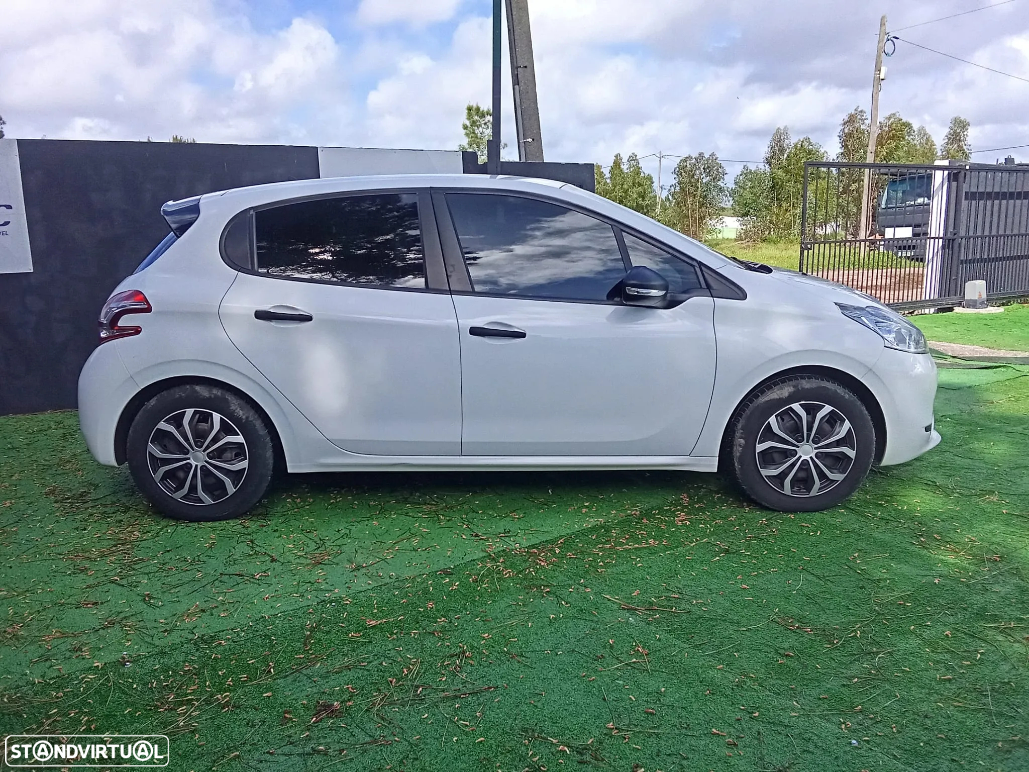 Peugeot 208 - 3